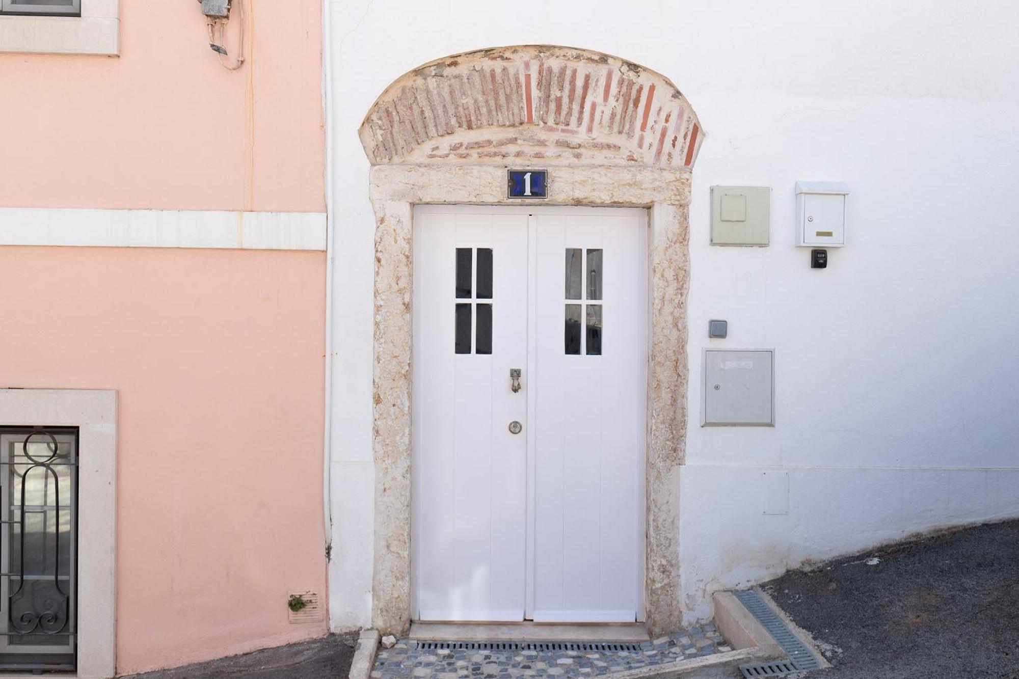 Classic Lisbon Homes: Bright & Central In Belem 外观 照片